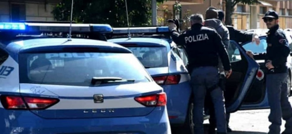 Foto d'archivio Trento, prova a uccidere la moglie colpendola con un collo di bottiglia e un coltello: arrestato